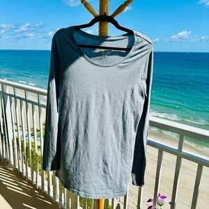 NO BOUNDARIES Gray Long Sleeve Women's Tee